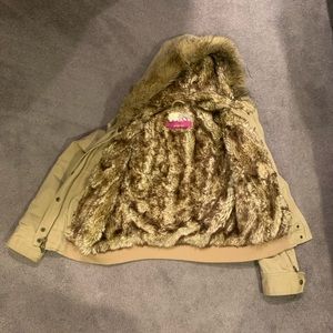Hollister tan jacket lined on the inside with fux fur